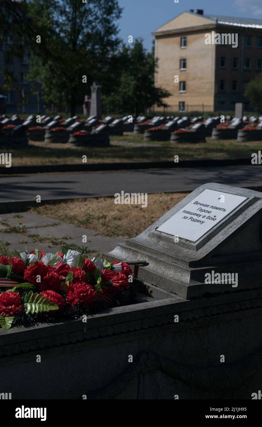 Saint Petersburg, Russia - July 18, 2021: Grave of the unknown soldier with the inscription on the tombstone 'Eternal memory of the hero who fell in b Stock Photo