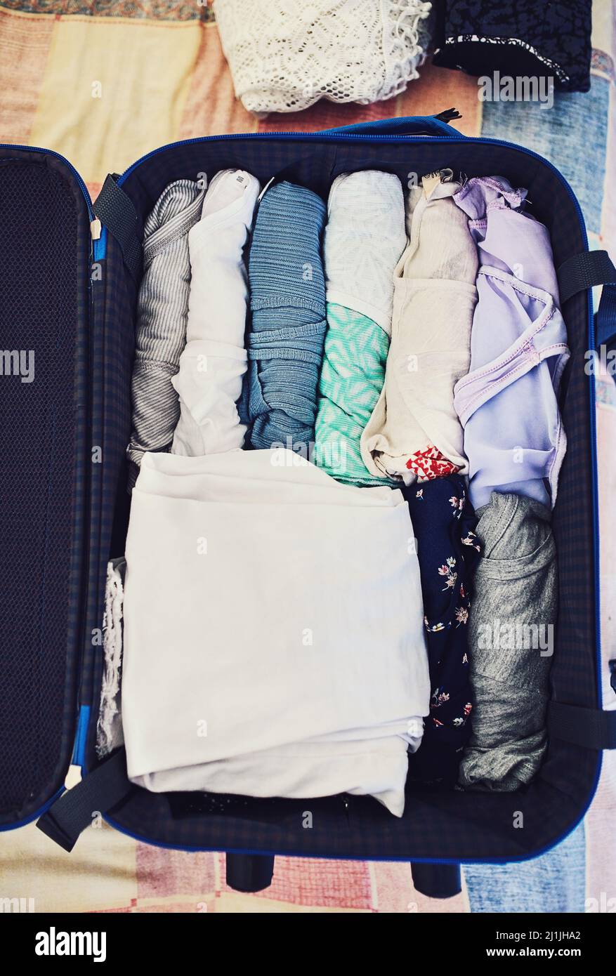 Bag full clothes hi-res stock photography and images - Alamy