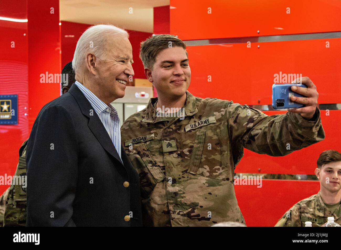 Jasionka, Poland. 25th Mar, 2022. U.S President Joe Biden, takes selfies while visiting paratroopers with the 82nd Airborne Division deployed with NATO near the Ukraine border, March 25, 2022 in Jasionka, Poland. Credit: Sgt. Gerald Holman/U.S. Army/Alamy Live News Stock Photo