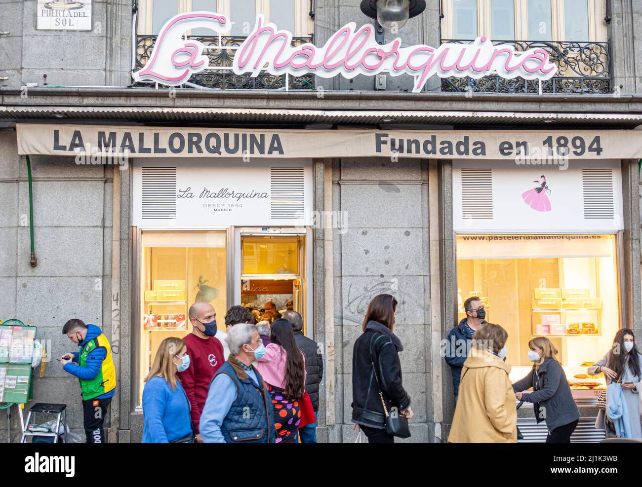 La Mallorquina Pastelería La Mallorquina, Cream cakes, sweets traditional Madrid confections in a landmark cafe from 1894. Spain Stock Photo