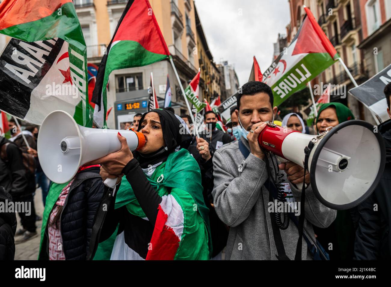 Madrid, Spain. 26th Mar, 2022. Saharawi community and supporters are seen with flags shouting slogans during a demonstration in front of the Ministry of Foreign Affairs. Thousands have gathered to protest against the Spanish government's support for Morocco's autonomy plan for Western Sahara, which grants a limited autonomy to Western Sahara. Pro-independence groups as well as Algeria oppose the proposal. Credit: Marcos del Mazo/Alamy Live News Stock Photo