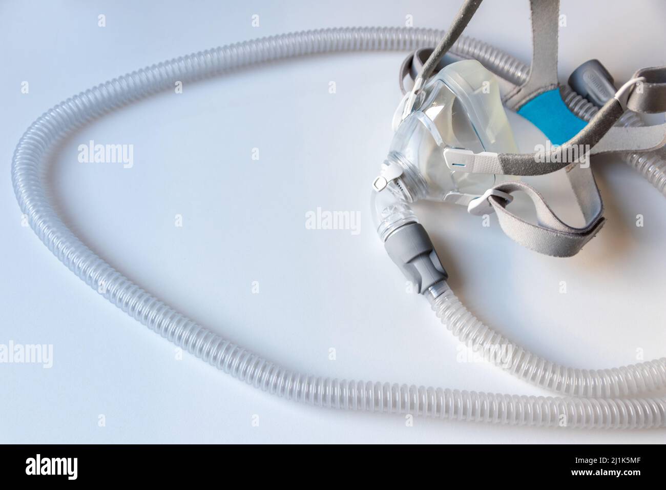 CPAP mask against obstructive sleep apnea helps patients respirator