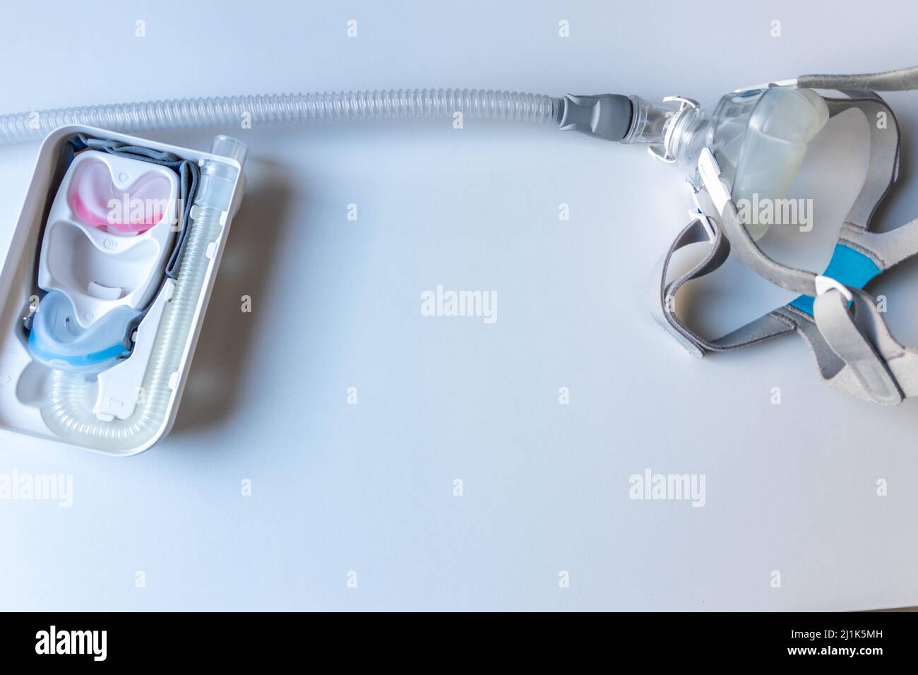 CPAP mask against obstructive sleep apnea helps patients respirator