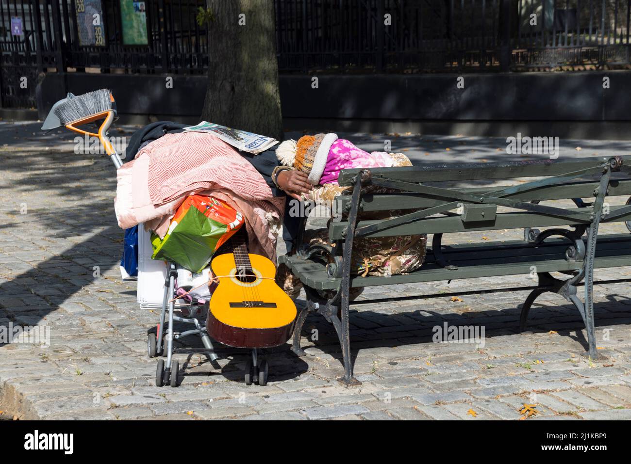 Guitar Park Bench Hi Res Stock Photography And Images Page 3 Alamy