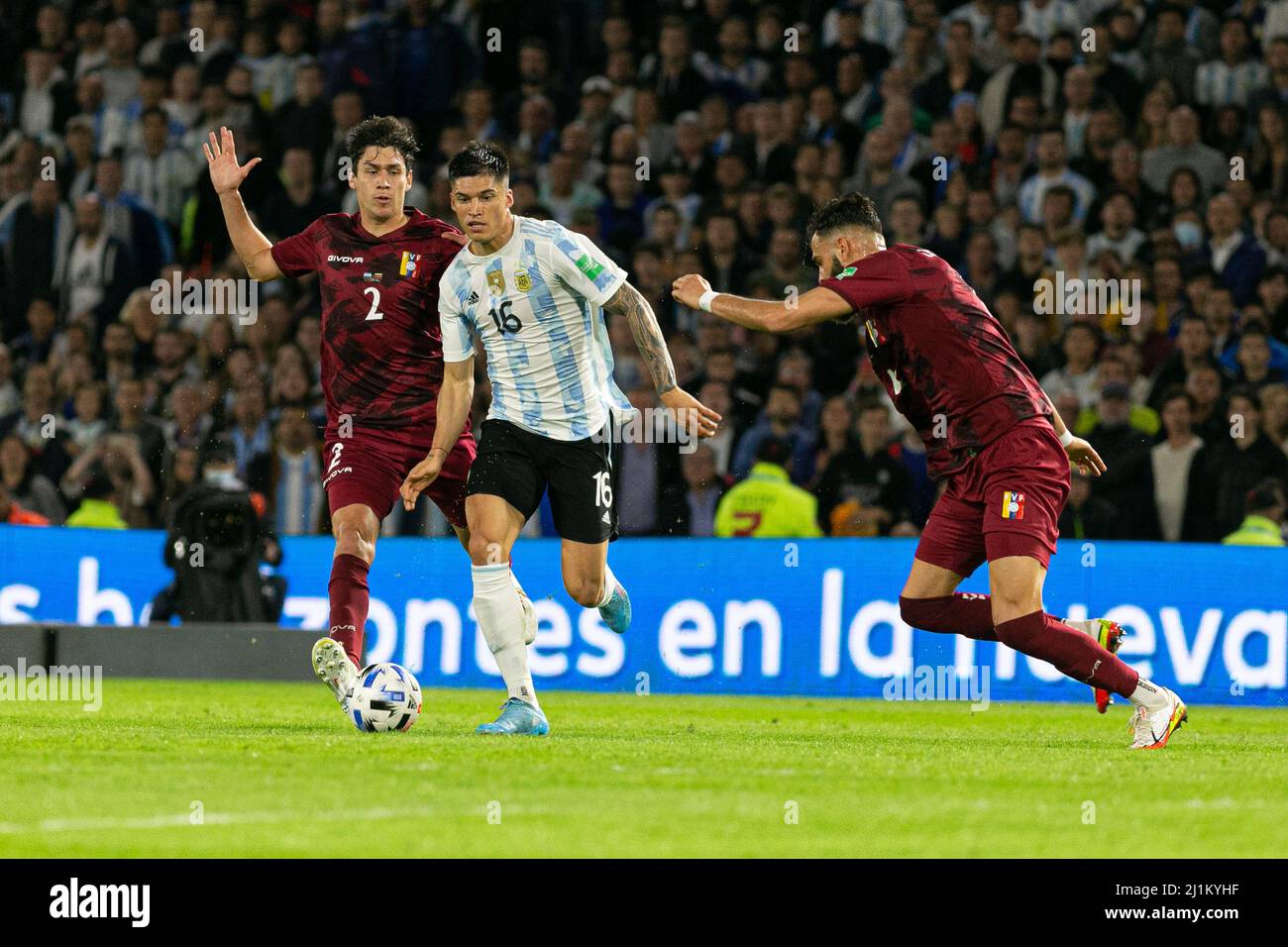 BUENOS AIRES, ARGENTINA - MARCH 25: Joaquin Correa of Argentina fights for the ball with Nahuel Ferraresi of Venezuela during the Fifa World Cup Qualifiers - Conmebol match between Argentina and Venezuela at La Bombonera Stadium on March 25, 2022 in Buenos Aires, Argentina. (Photo by Florencia Tan Jun/Pximages) Stock Photo