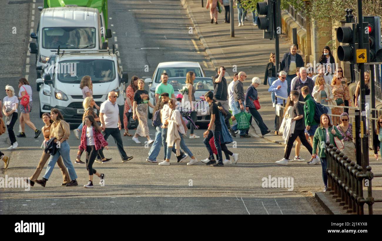 Glasgow, Scotland, UK 26th   March, 2022. UK  Weather: : Another Sunny day saw summer like weather with rising temperatures as the summer season starts early on the streets of the city. Credit Gerard Ferry/Alamy Live News Stock Photo
