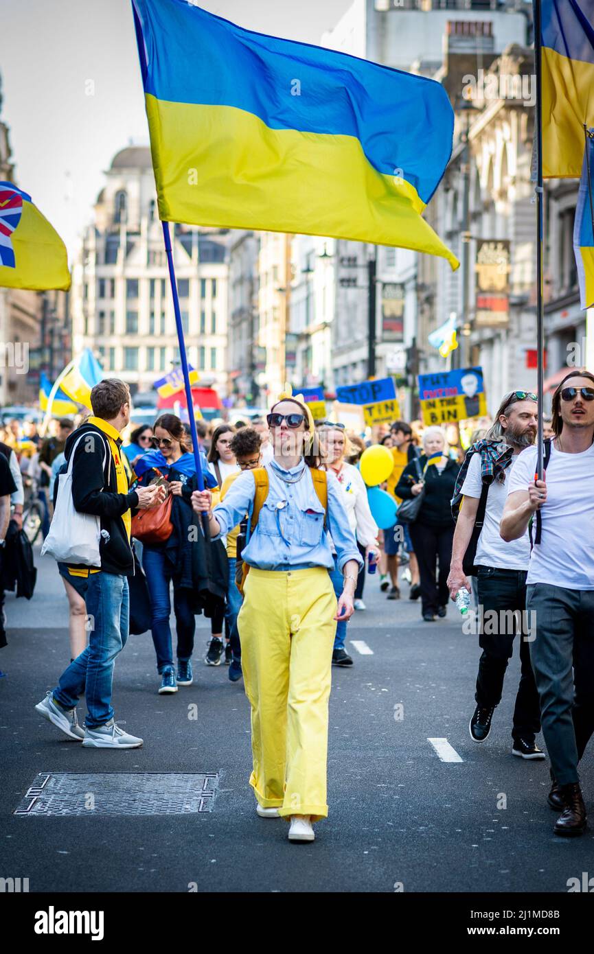 Thousands march in solidarity against the war in Ukraine. 'London Stands With Ukraine' shows the support for the Ukrainian people. Anti Putin. Stock Photo