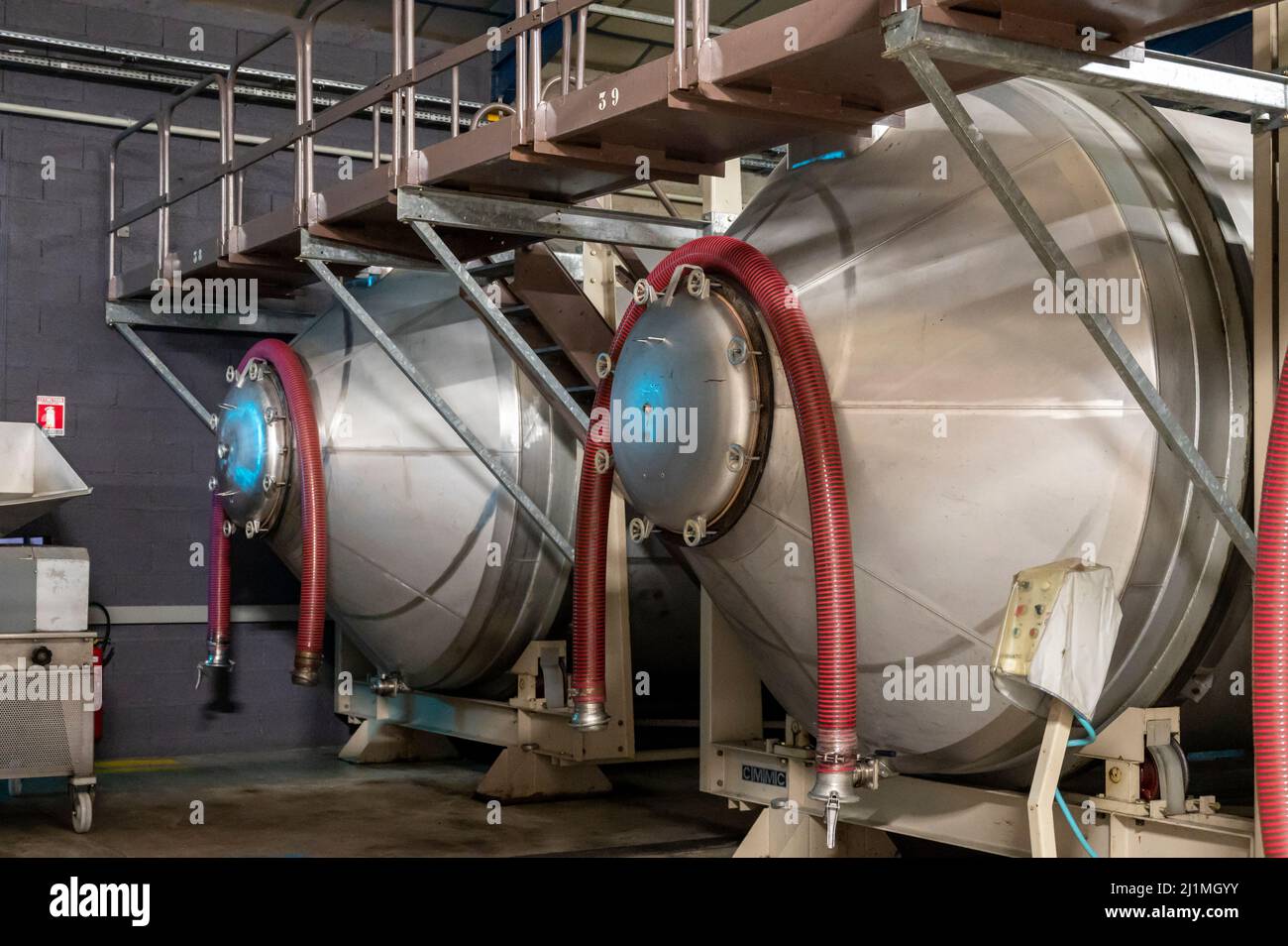 Production of sweet cassis creme liquor from ripe black currant berries