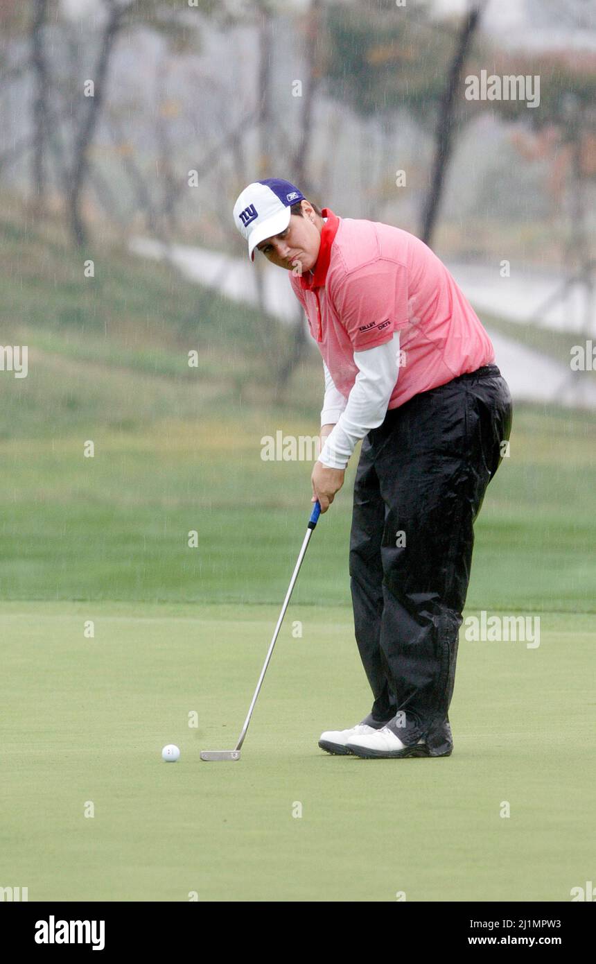 Sep 31, 2009-Incheon, South Korea-Anna Grzebian of Rhode Island putts on the 8th hole during round two of Hana Bank Kolon Championship at Sky 72 Golf Club on October 31, 2009 in Incheon, South Korea. Stock Photo