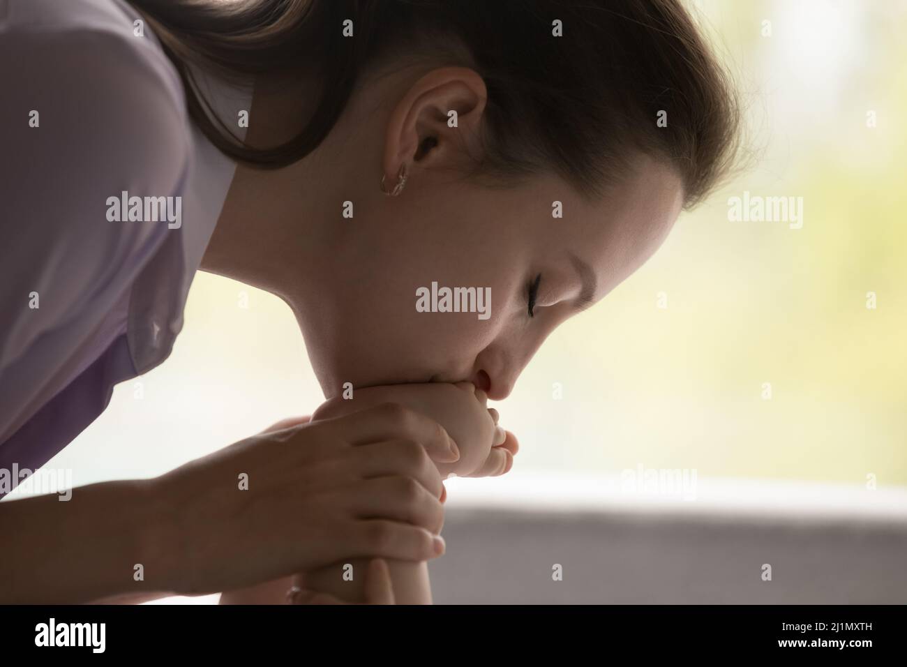 Close up girl kissing boy hi-res stock photography and images - Alamy