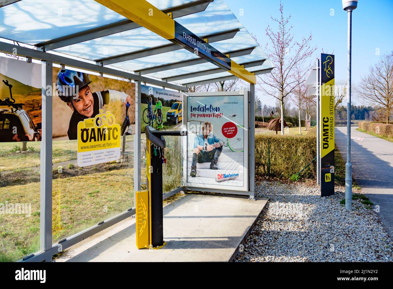 au, austria, 26 march 2022, self service bicycle repair station operated by  the mobile club oeamtc Stock Photo - Alamy