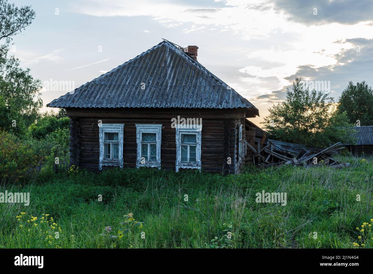 old abandoned wooden house in the Russian village Stock Photo - Alamy