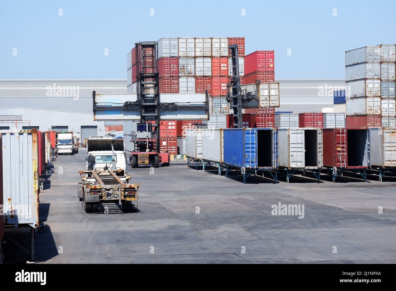 Heavy equipment yard hi-res stock photography and images - Alamy