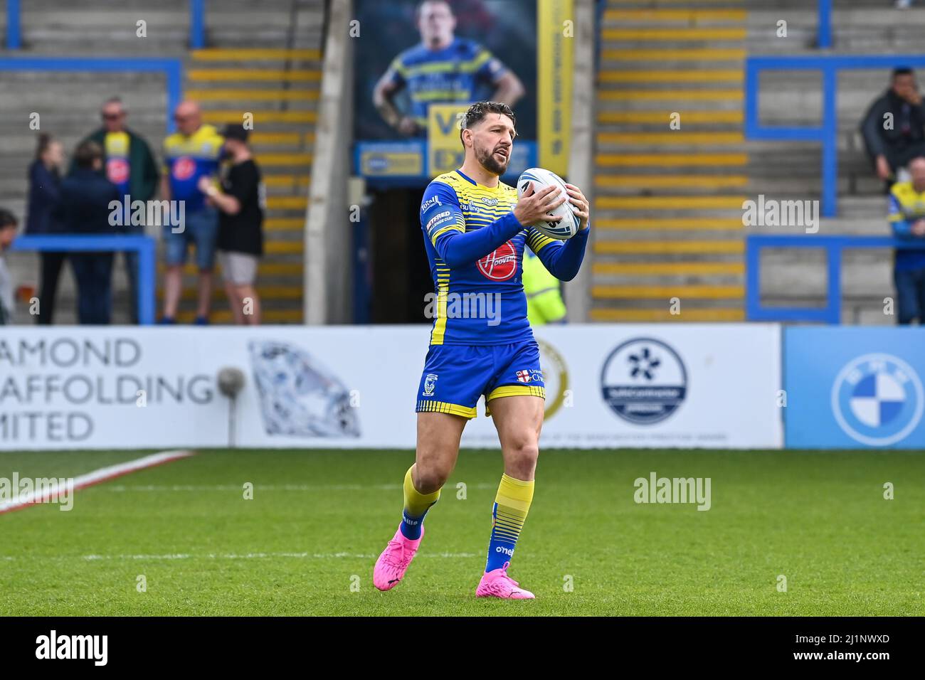 Gareth Widdop #6 of Warrington Wolves during pre match warm up in ,  on 3/27/2022. (Photo by Craig Thomas/News Images/Sipa USA) Stock Photo