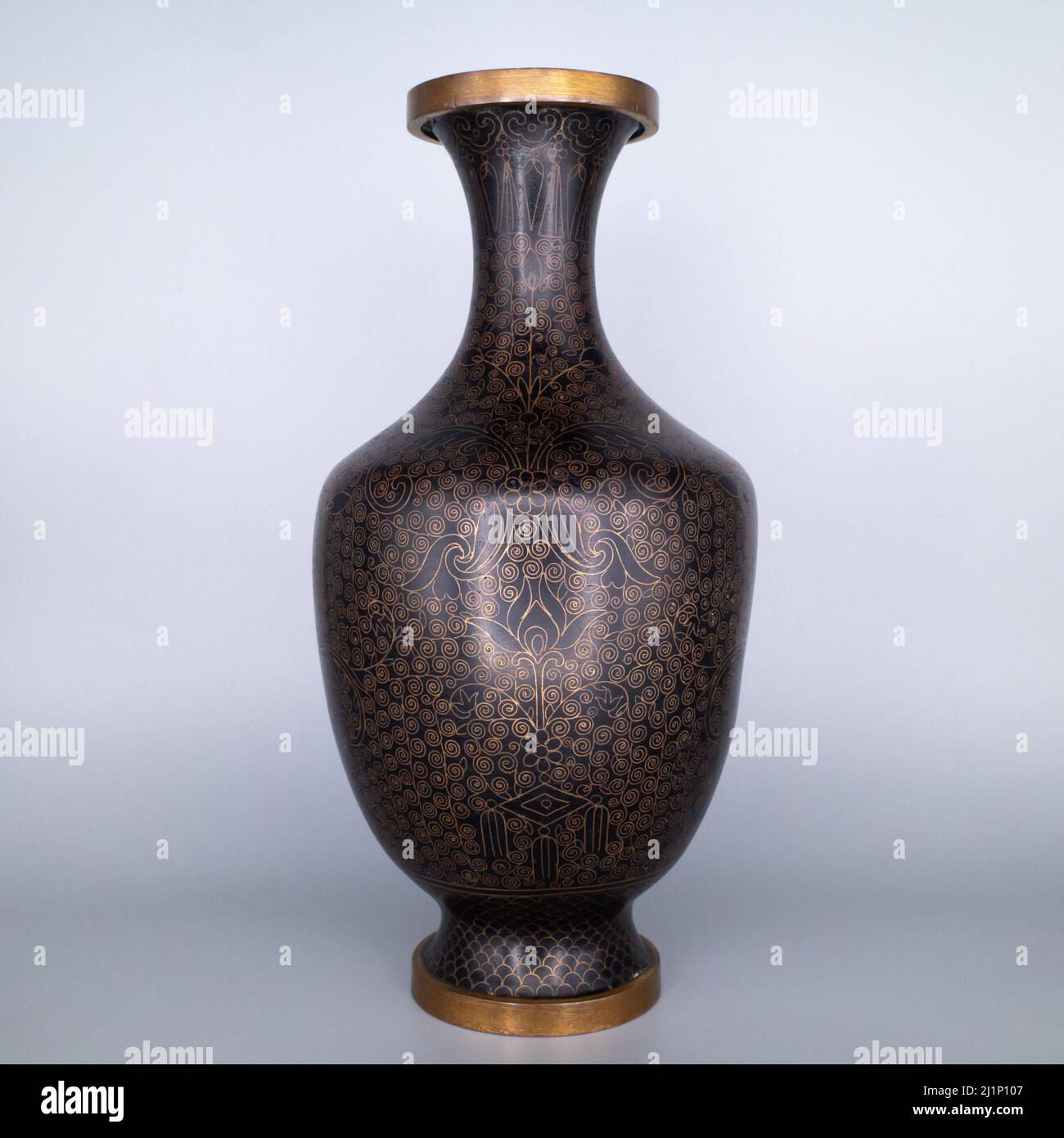 Antique vase chinese hi-res stock photography and images - Alamy