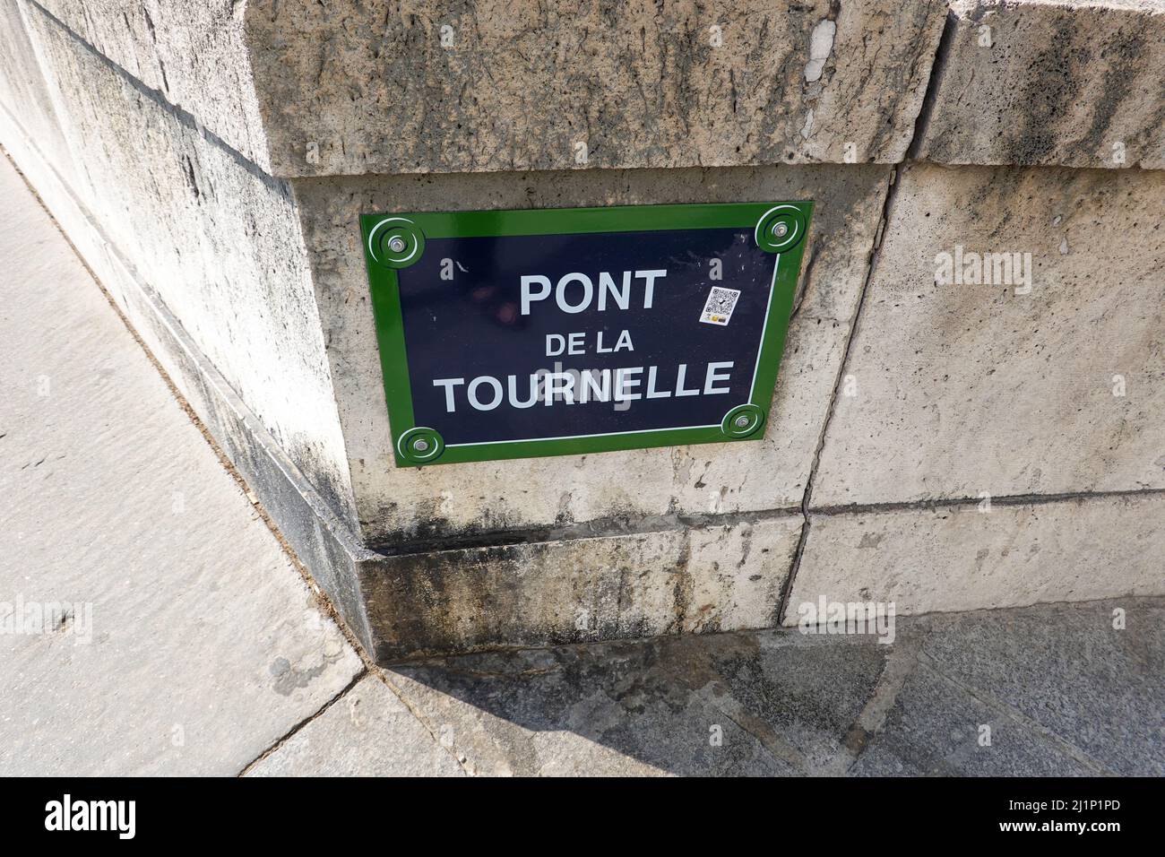 Sign bridge paris hi-res stock photography and images - Alamy
