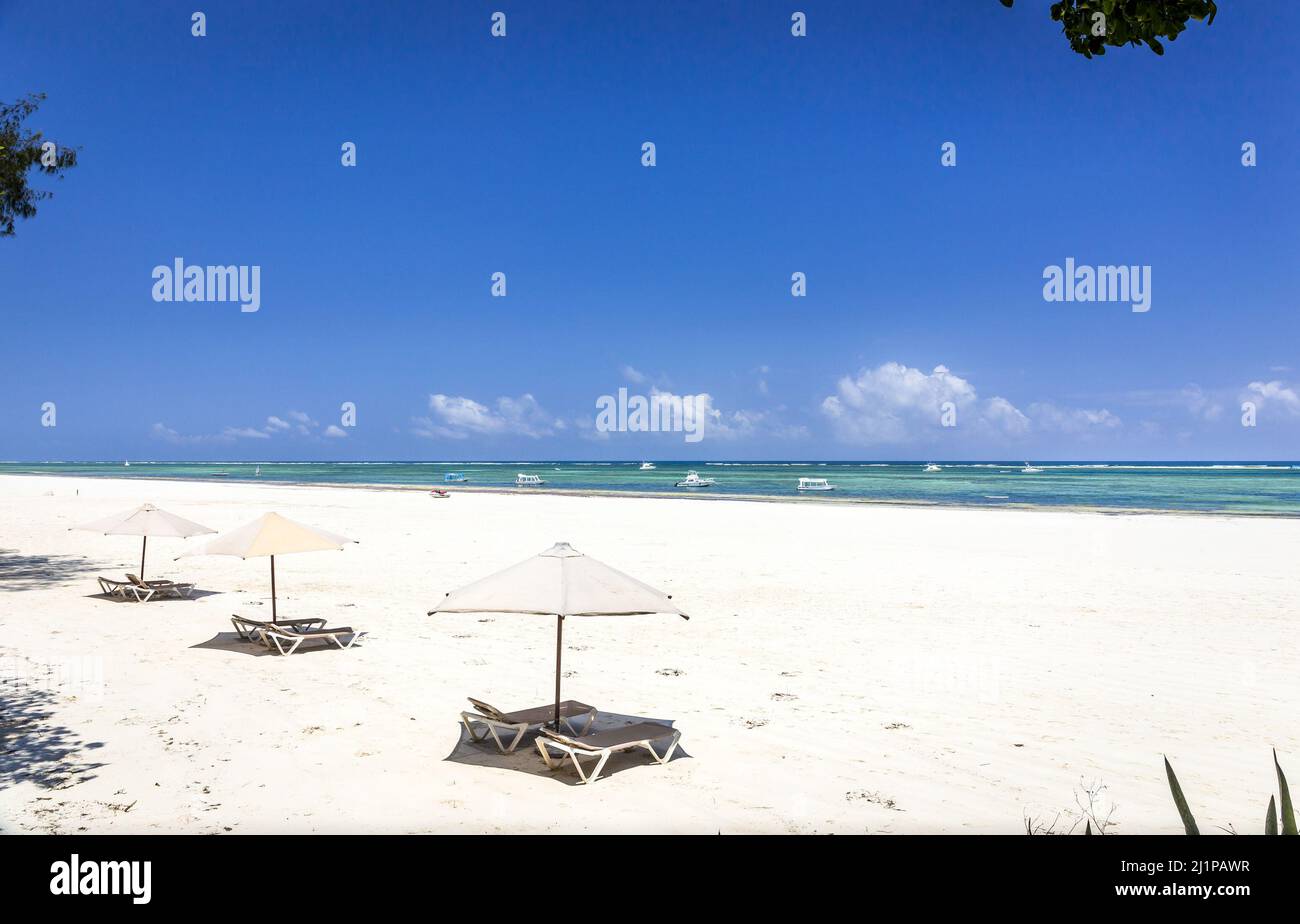 Amazing Diani beach seascape with white sand and turquoise Indian Ocean, Kenya Stock Photo