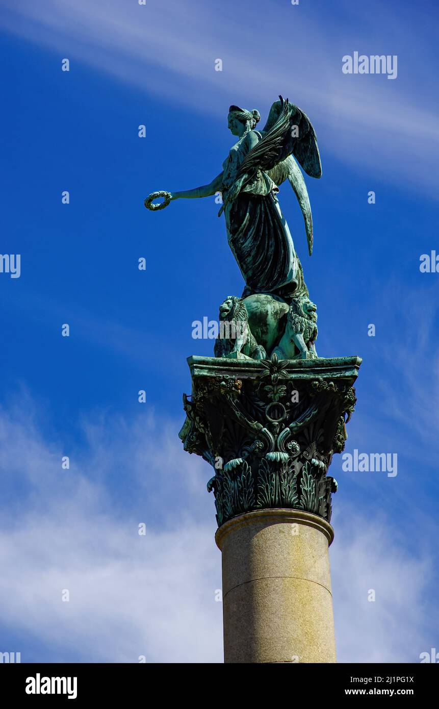 Stuttgart, Baden-Württemberg, Germany: Sculpture of an angel and four lions on a pillar, Jubilee Pillar (Jubiläumssäule) on Schlossplatz Square. Stock Photo