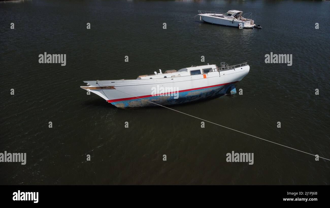 Keeling Sailboat Leaning far enough to Capsize Stock Photo Alamy