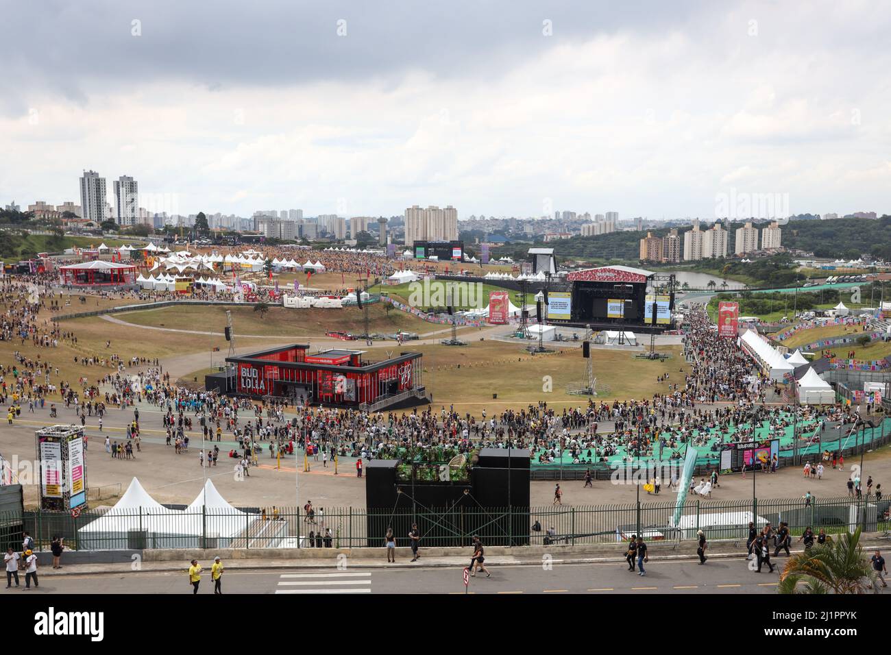 Sao Paulo, Brazil. 27th March, 2022. Movement during the Lollapalooza Brasil  2022 music festival at the Autodromo José Carlos Pace in Interlagos in the  south region of São Paulo this Sunday, 27.