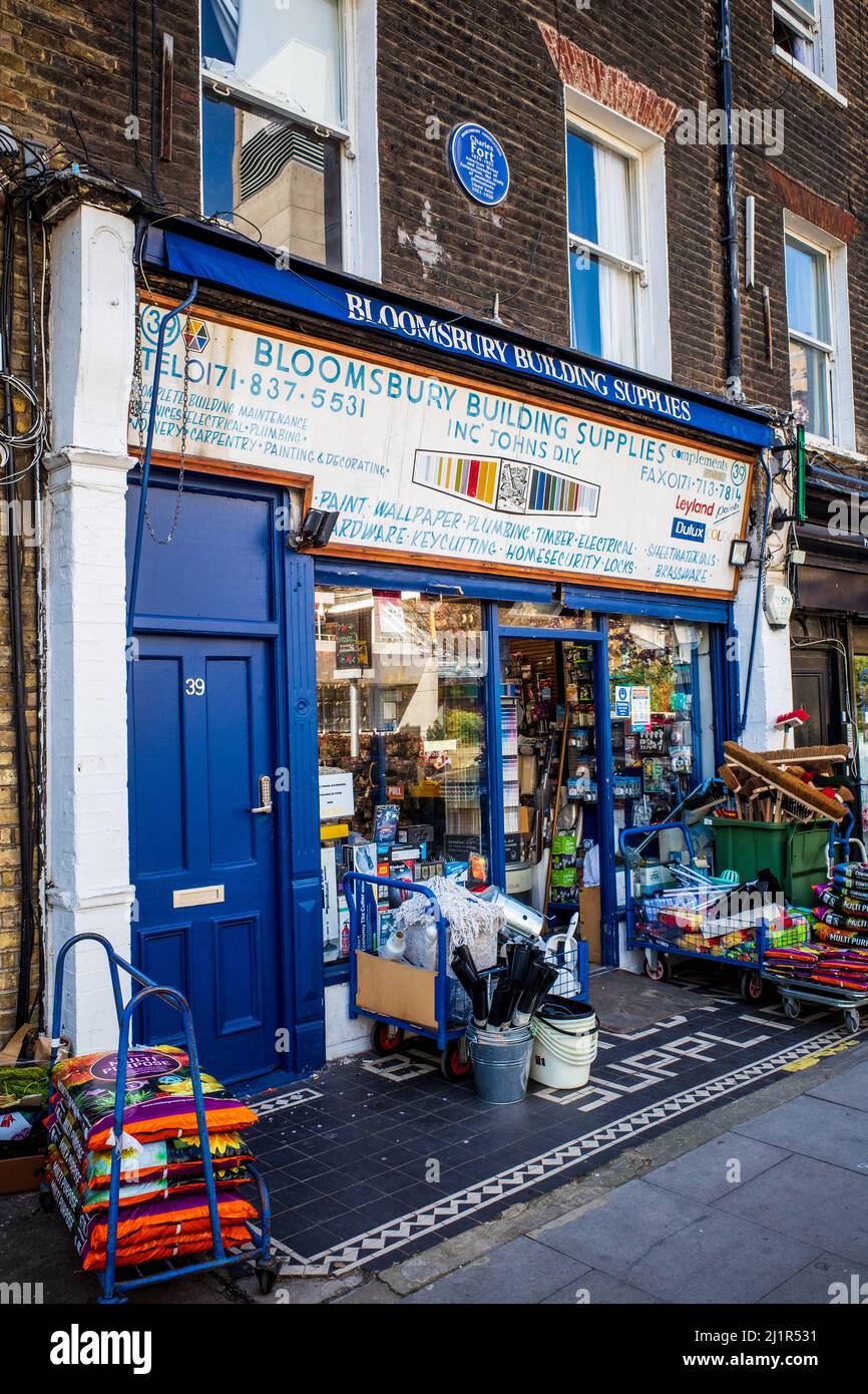 Charles Fort Blue Plaque Bloomsbury London. Fort, American writer and founder of Forteanism, the study of anomalous phenomena, lived here 1921-28. Stock Photo