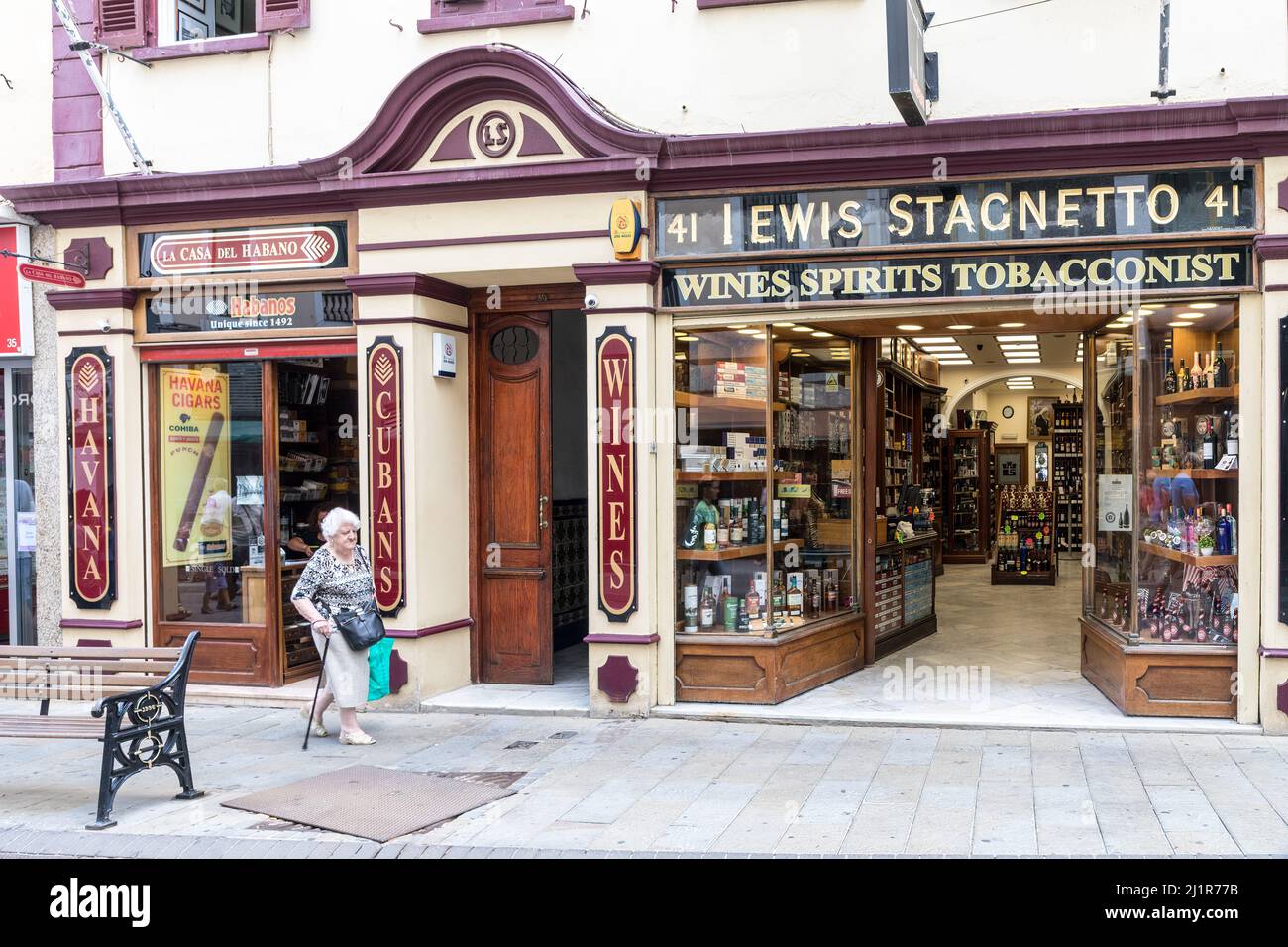 tobacco store main street Tobacco store hi-res stock photography and images