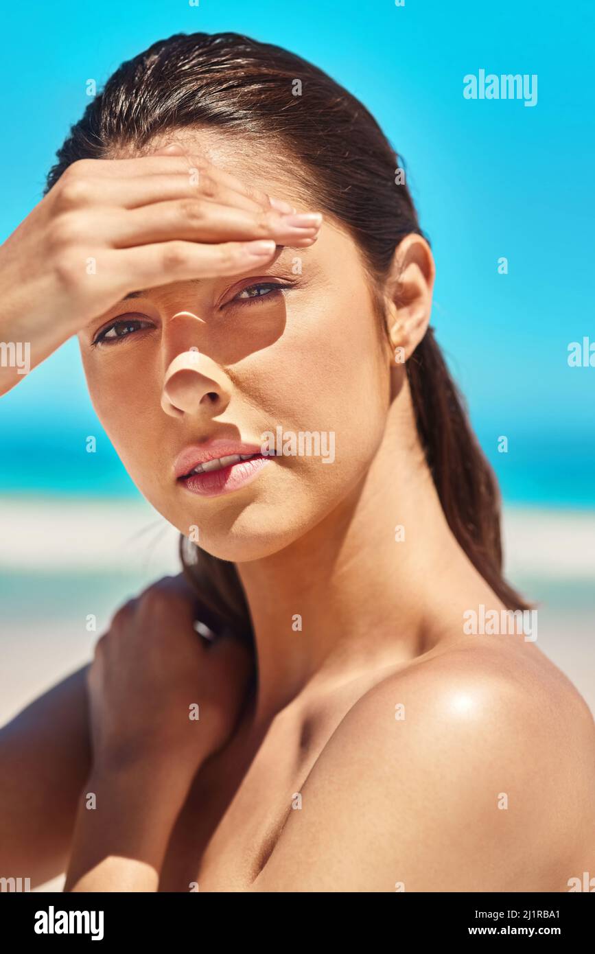 Young women on hot beach hi-res stock photography and images - Alamy