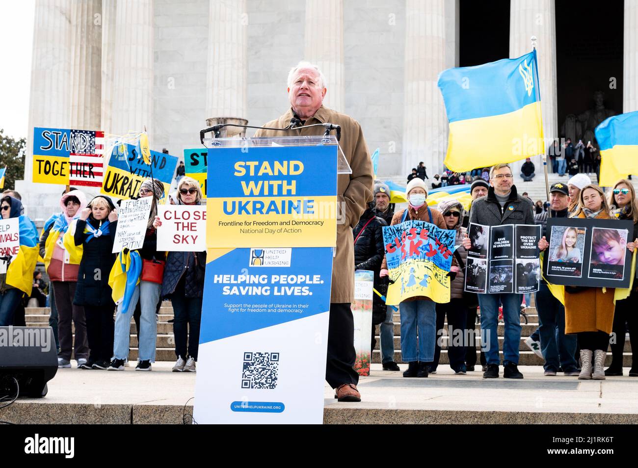 Washington, United States. 27th Mar, 2022. March 27, 2022 - Washington, DC, United States: Bill Kristol, Director of Defending Democracy and founder of the Weekly Standard, speaking at a Stand With Ukraine rally at the Lincoln Memorial. (Photo by Michael Brochstein/Sipa USA) Credit: Sipa USA/Alamy Live News Stock Photo