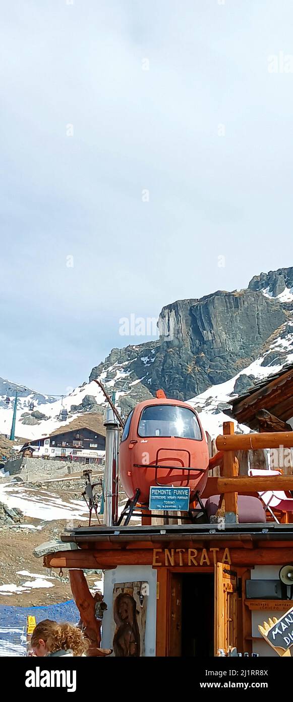March 27, 2022, Gressoney-la-Trinite, Italia: (INT) End of the Montana ski season in Gressoney, Italy. March 27, 2022, Gressoney-La-Trinite, Italy: Tourists enjoy the end of the mountain ski season in a beautiful landscape of Gressoney, in the Valle d'Aosta region of Italy, on Sunday (27). The Gressoney-La-Trinite station is part of the Monterosa ski area Ski, along with Champoluc-Frachey and Alagna Valsesia stations. A network of inter-regional facilities covering 180 km of slopes, one of the biggest ski resorts in Europe, to be explored with a single skipiass. (Credit Image: © Josi Donelli/T Stock Photo