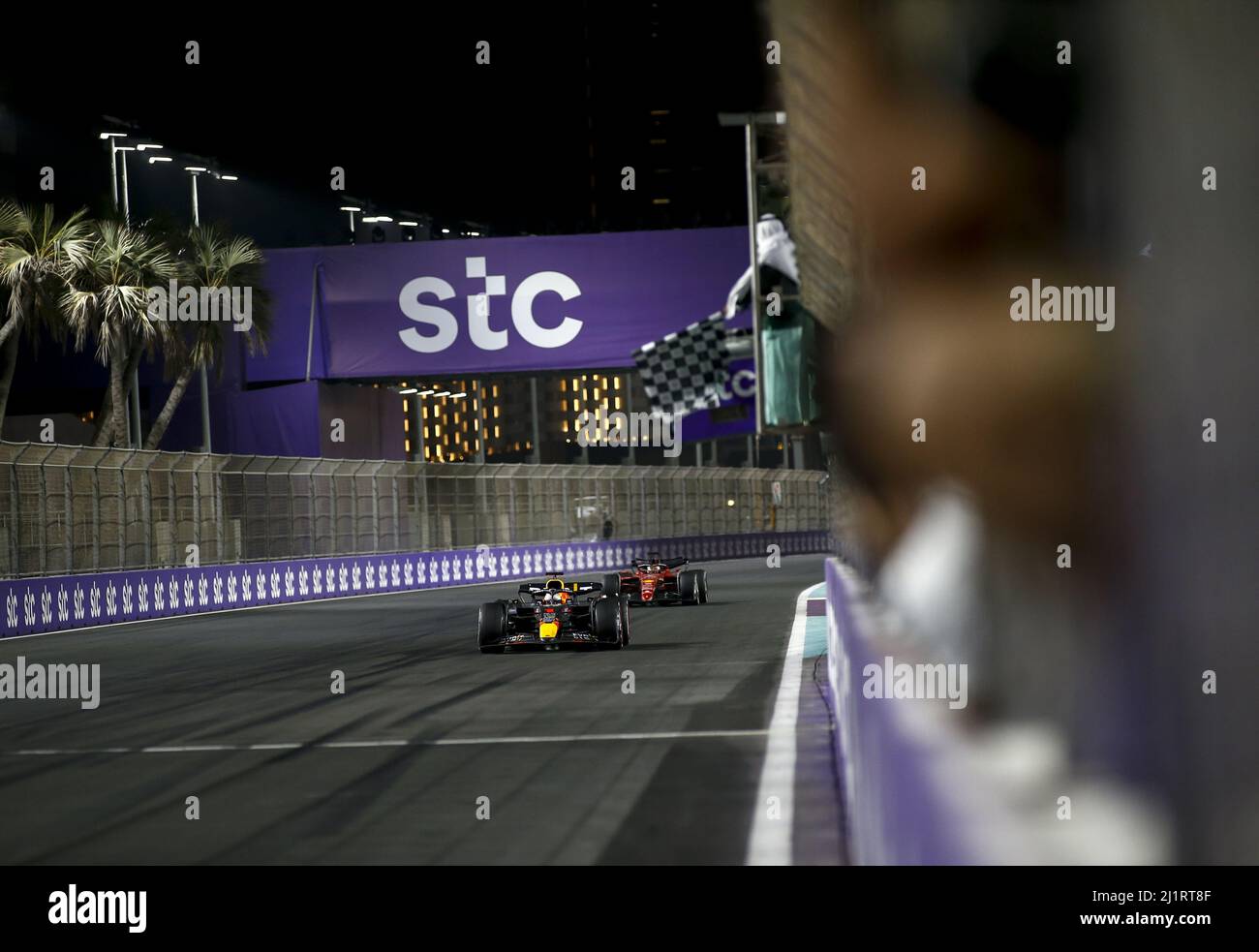 01 VERSTAPPEN Max (nld), Red Bull Racing RB18, 16 LECLERC Charles (mco), Scuderia Ferrari F1-75, action chequered flag, drapeau a damier during the Formula 1 STC Saudi Arabian Grand Prix 2022, 2nd round of the 2022 FIA Formula One World Championship, on the Jeddah Corniche Circuit, from March 25 to 27, 2022 in Jeddah, Saudi Arabia - Photo: Dppi/DPPI/LiveMedia Stock Photo