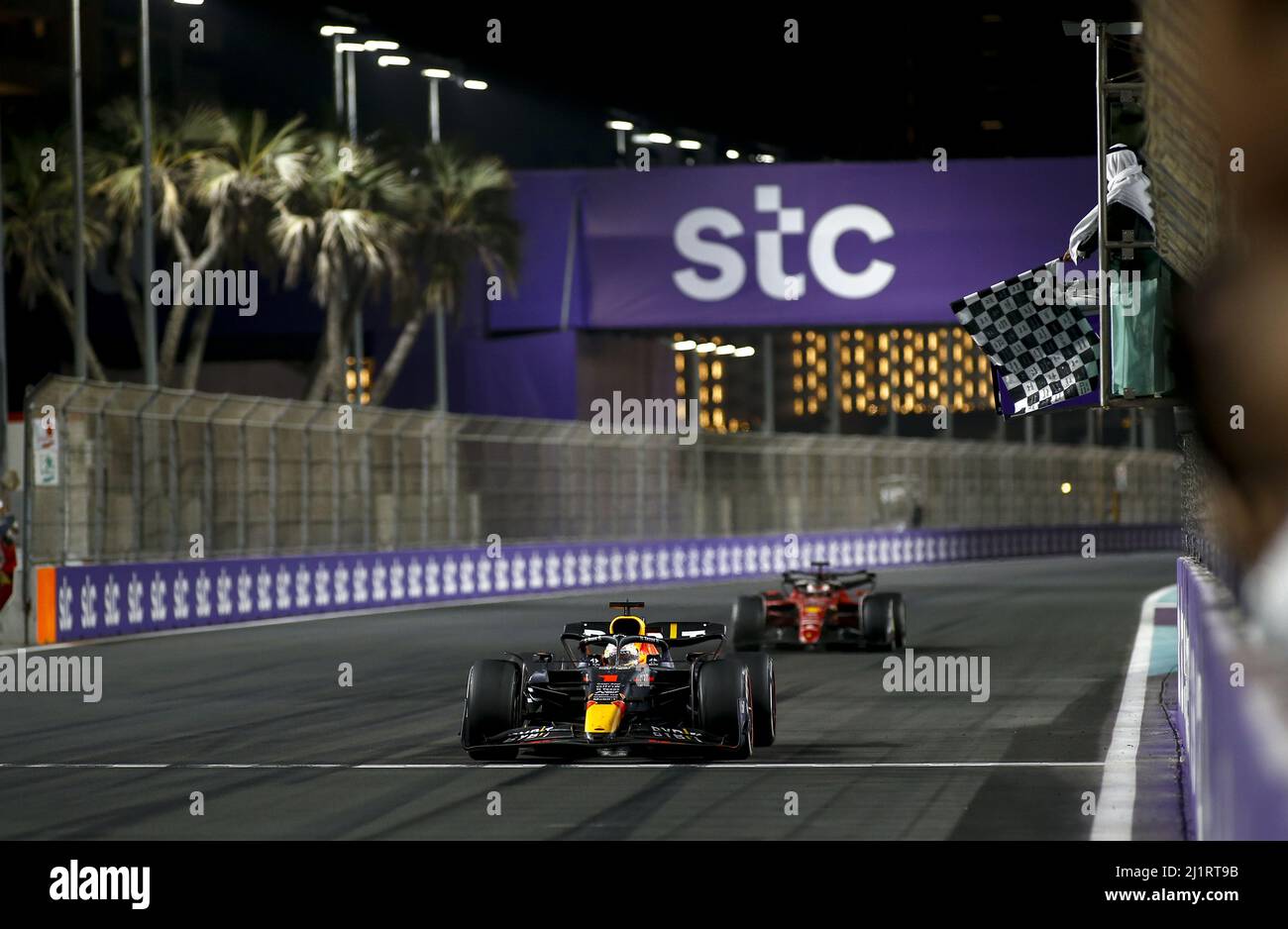 01 VERSTAPPEN Max (nld), Red Bull Racing RB18, 16 LECLERC Charles (mco), Scuderia Ferrari F1-75, action chequered flag, drapeau a damier during the Formula 1 STC Saudi Arabian Grand Prix 2022, 2nd round of the 2022 FIA Formula One World Championship, on the Jeddah Corniche Circuit, from March 25 to 27, 2022 in Jeddah, Saudi Arabia - Photo: Dppi/DPPI/LiveMedia Stock Photo