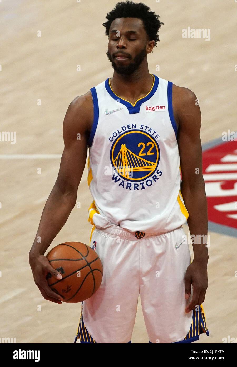 Andrew Wiggins of the Golden State Warriors arrives to the arena Photo  d'actualité - Getty Images