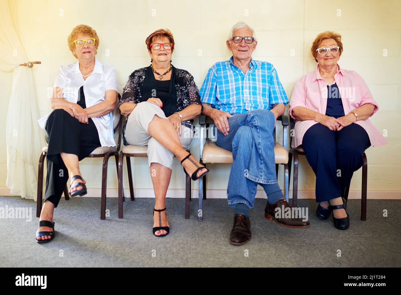 Elderly people smiling hi-res stock photography and images - Alamy