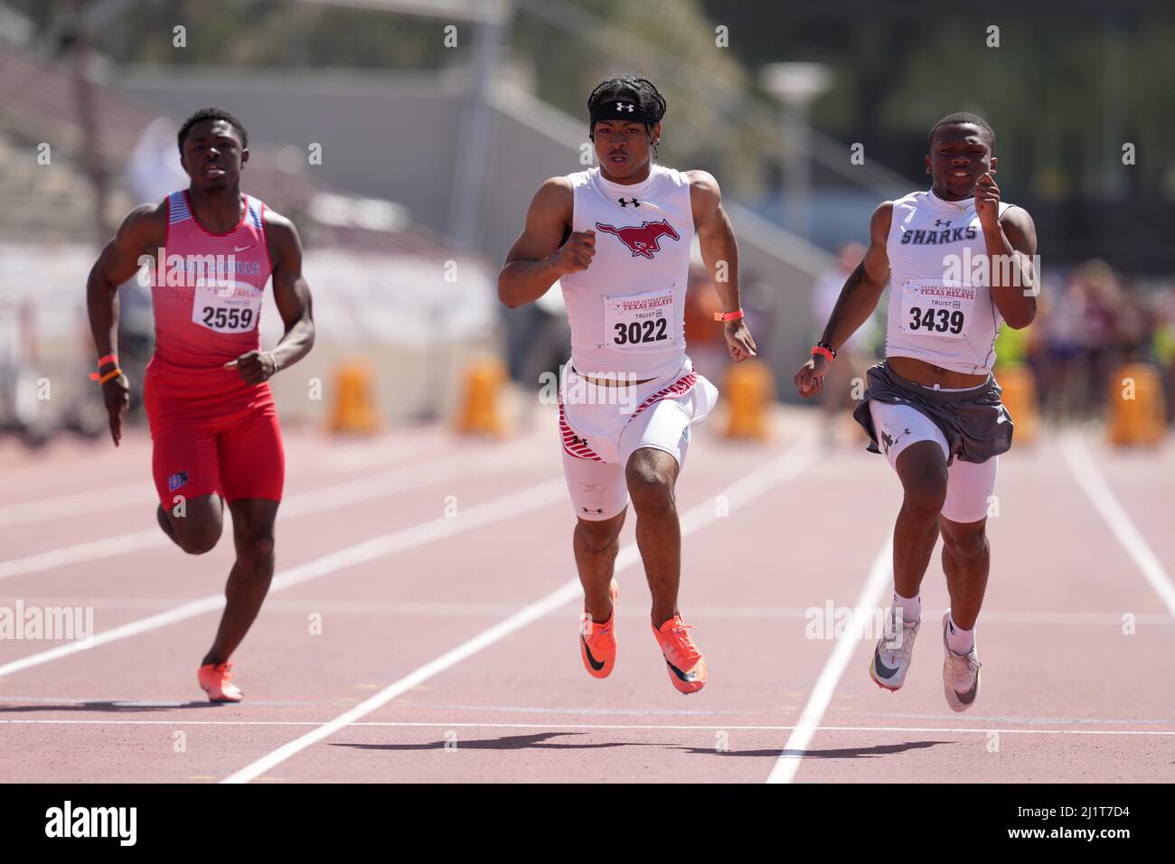 Che Nwabuko of Manor (3022) and Isaac Henderson of Shadow Creek place
