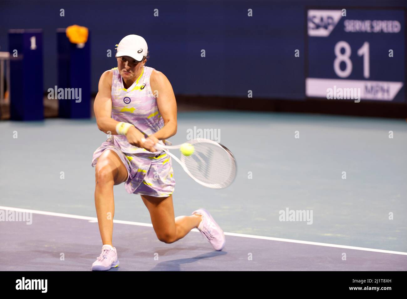 Miami Gardens, Florida, USA. 27th Mar, 2022. Iga Swiatek of Poland defeats Madison Brengle of United States during the 2022 Miami Open presented by Itaú at Hard Rock Stadium on March 27, 2022 in Miami Gardens, Florida People: Iga Swiatek Credit: Hoo Me/Media Punch/Alamy Live News Stock Photo