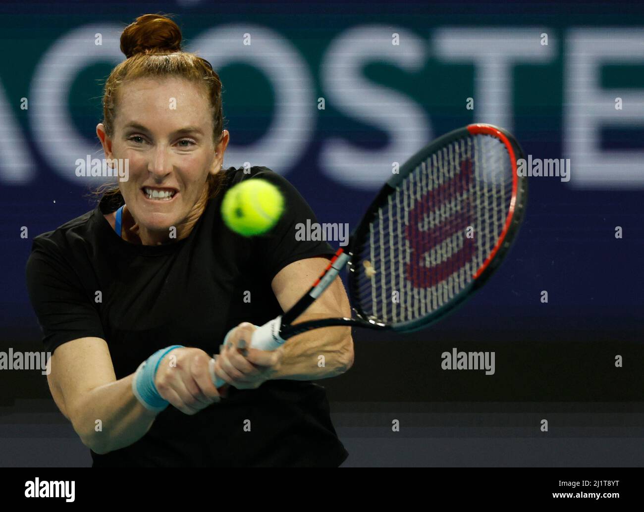 Miami Gardens, Florida, USA. 27th Mar, 2022. Iga Swiatek of Poland defeats Madison Brengle of United States during the 2022 Miami Open presented by Itaú at Hard Rock Stadium on March 27, 2022 in Miami Gardens, Florida People: Madison Brengle Credit: Hoo Me/Media Punch/Alamy Live News Stock Photo