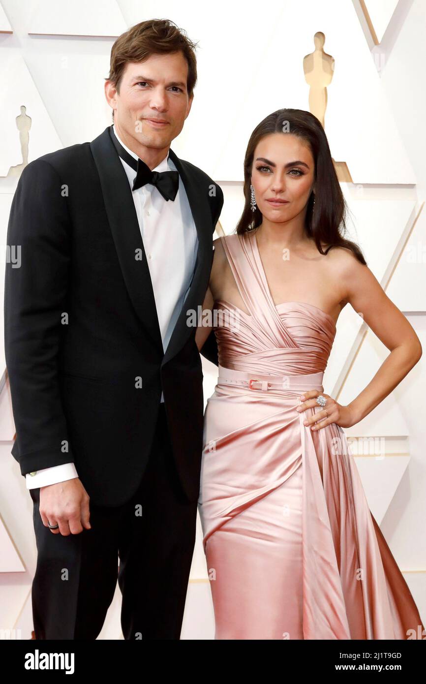 Los Angeles, CA. 27th Mar, 2022. Ashton Kutcher, Mila Kunis at arrivals for 94th Academy Awards - Arrivals 2, Dolby Theatre, Los Angeles, CA March 27, 2022. Credit: Priscilla Grant/Everett Collection/Alamy Live News Stock Photo