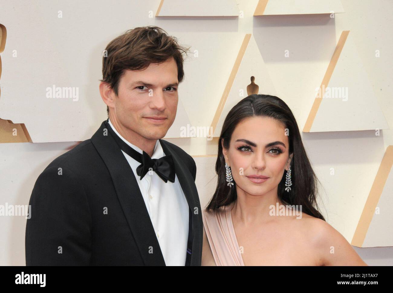 Los Angeles, CA. 27th Mar, 2022. Ashton Kutcher, Mila Kunis at arrivals for 94th Academy Awards - Arrivals 4, Dolby Theatre, Los Angeles, CA March 27, 2022. Credit: Elizabeth Goodenough/Everett Collection/Alamy Live News Stock Photo