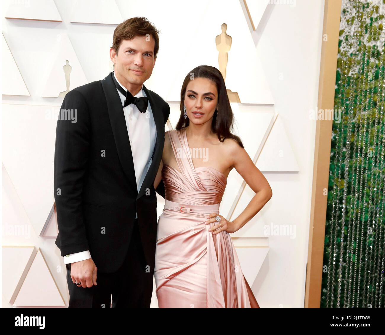 March 28, 2022, Los Angeles, CA, USA: LOS ANGELES - MAR 27:  Ashton Kutcher, Mila Kunis at the 94th Academy Awards at Dolby Theater on March 27, 2022 in Los Angeles, CA (Credit Image: © Kay Blake/ZUMA Press Wire) Stock Photo