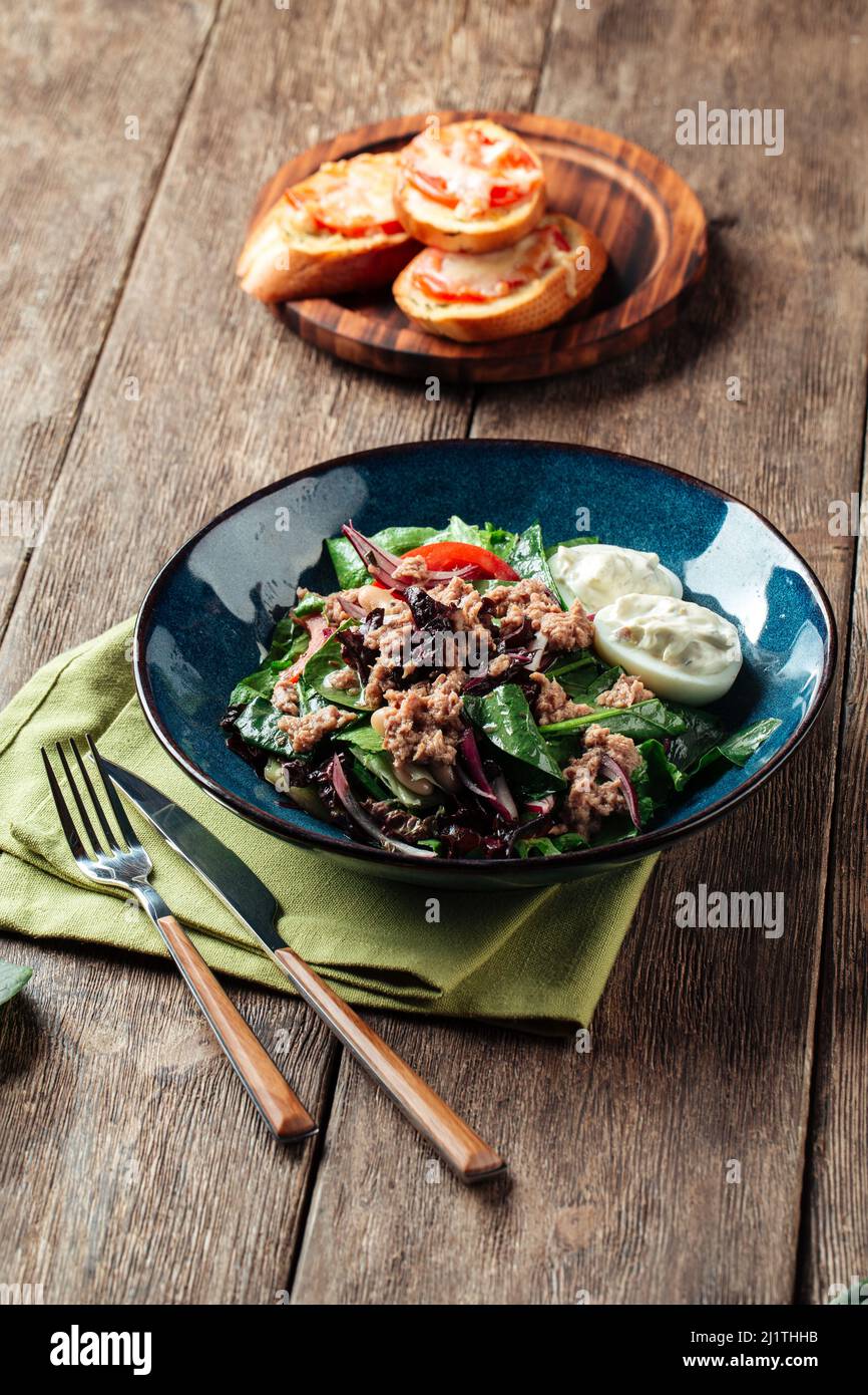 Healthy tuna and spinach salad with toasts Stock Photo Alamy