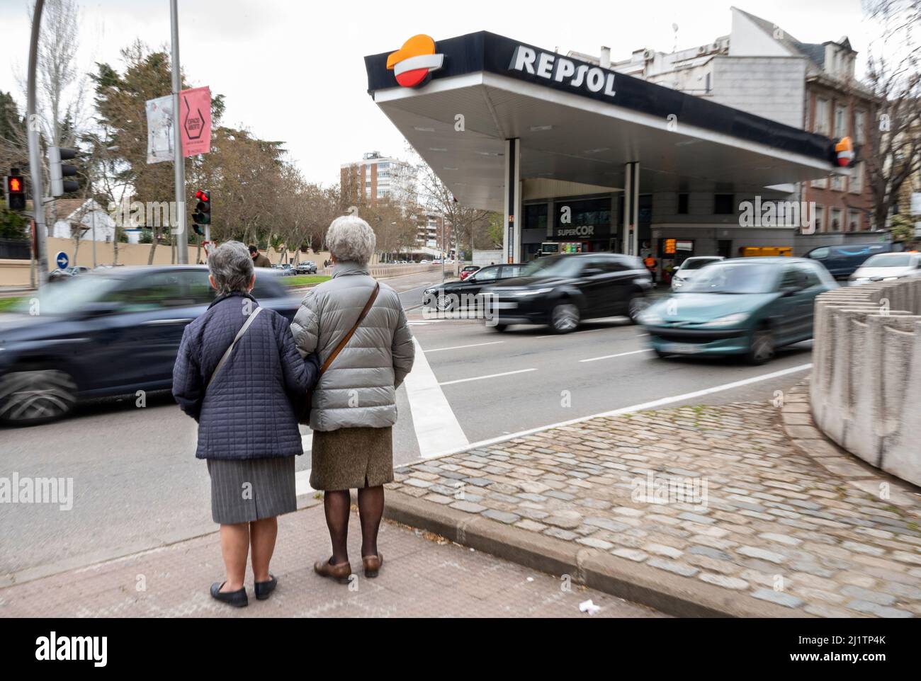 Gas station in spain hi-res stock photography and images - Page 4 - Alamy