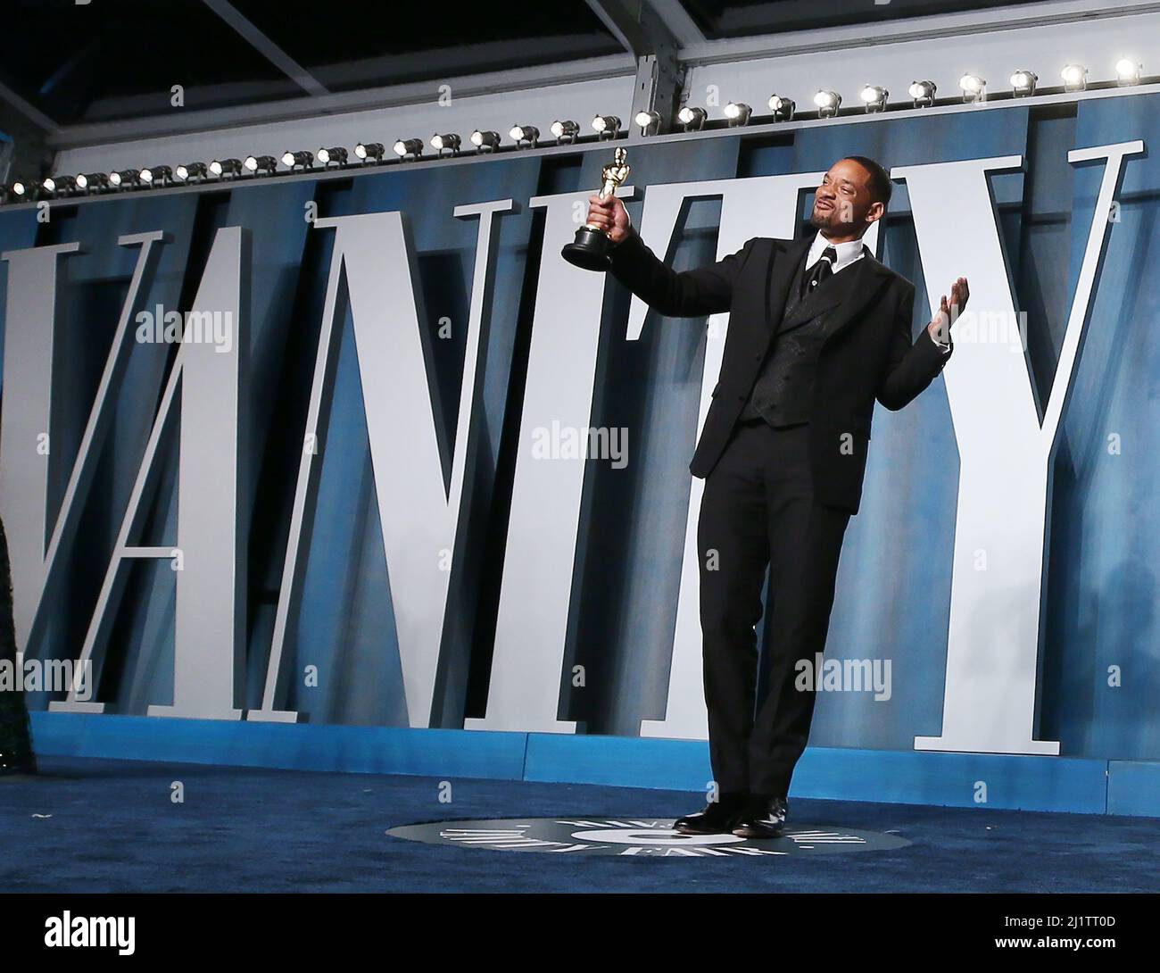Will Smith poses with his Oscar as he arrives at the Vanity Fair Oscar party during the 94th Academy Awards in Beverly Hills, California, U.S., March 27, 2022. REUTERS/Danny Moloshok Stock Photo
