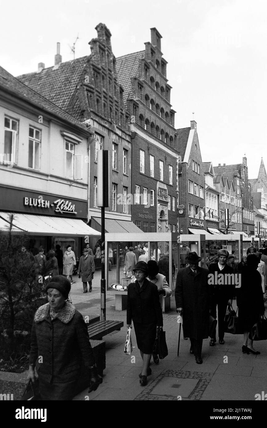 Am Sande im Statdzentrum von Lüneburg, 1970. Am Sande square in downtown Lüneburg, 1970. Stock Photo