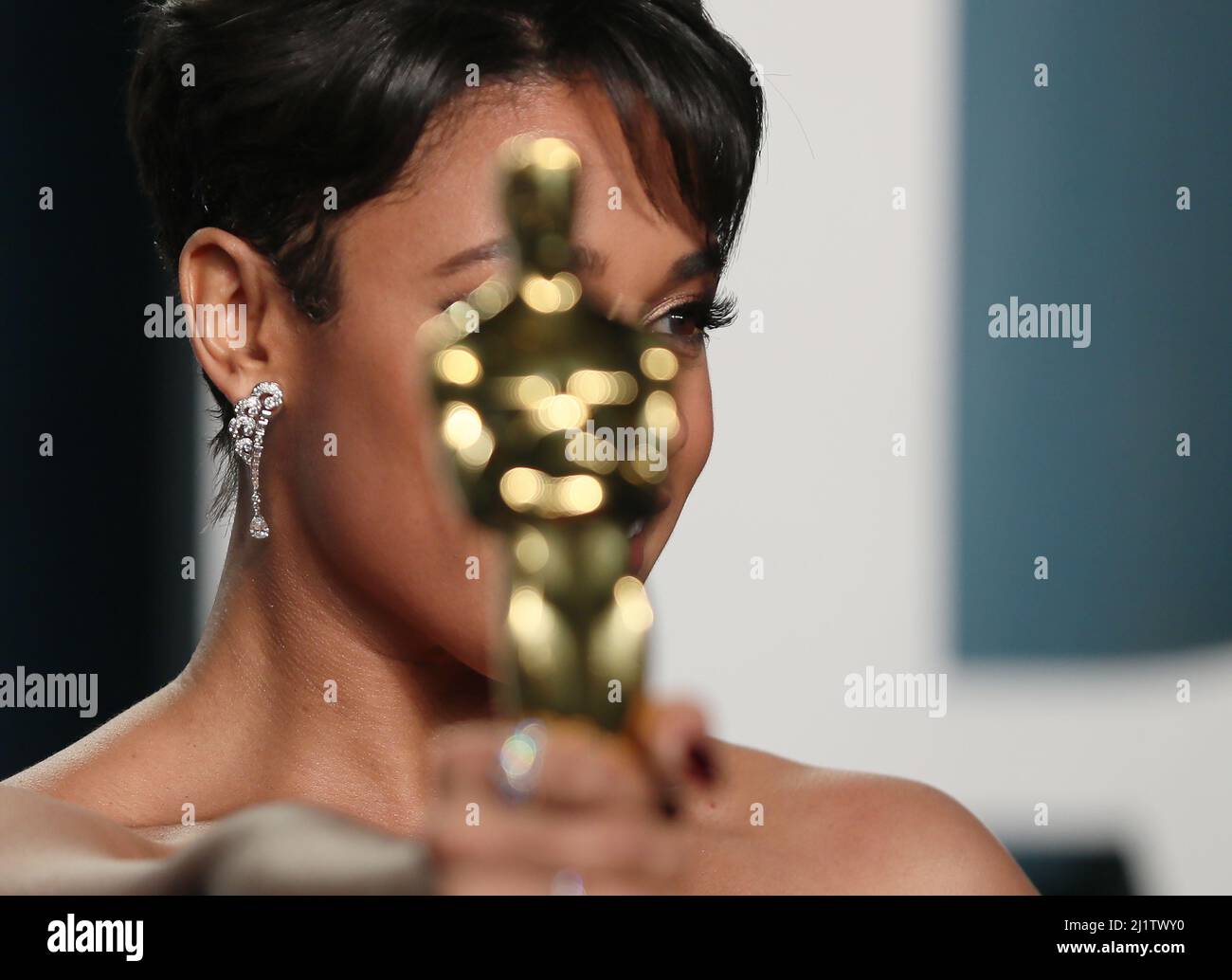 Ariana DeBose holds her Oscar while posing for pictures during her arrival at the Vanity Fair Oscar party during the 94th Academy Awards in Beverly Hills, California, U.S., March 27, 2022. REUTERS/Danny Moloshok Stock Photo