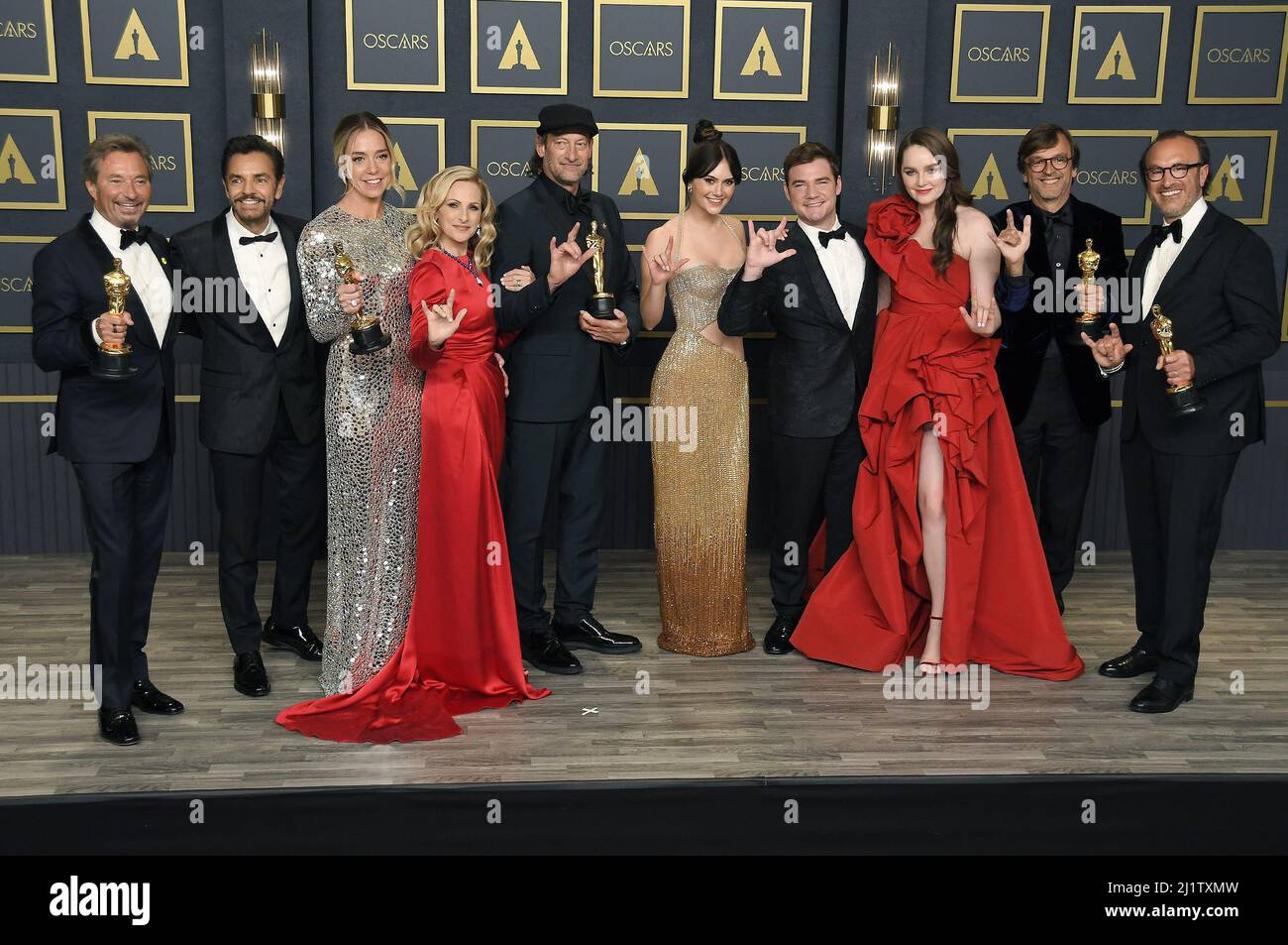 Los Angeles, USA. 27th Mar, 2022. (L-R) Patrick Wachsberger, Eugenio Derbez, Sian Heder, Marlee Matlin, Troy Kotsur, Emilia Jones, Daniel Durant, Amy Forsyth, Philippe Rousselet, and Fabrice Gianfermi, winners of the Best Picture award for ‘CODA', posing on stage in the press room at the 94th Academy Awards held at the Dolby Theatre in Hollywood, CA on Sundayday, ?March 27, 2022. (Photo By Sthanlee B. Mirador/Sipa USA) Credit: Sipa USA/Alamy Live News Stock Photo