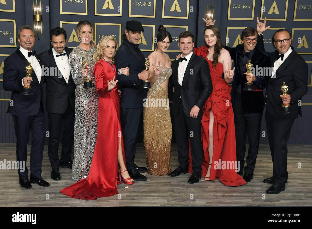 (L-R) Patrick Wachsberger, Eugenio Derbez, Sian Heder, Marlee Matlin, Troy Kotsur, Emilia Jones, Daniel Durant, Amy Forsyth, Philippe Rousselet, and Fabrice Gianfermi, winners of the Best Picture award for ‘CODA’,  posing on stage in the press room at the 94th Academy Awards held at the Dolby Theatre in Hollywood, CA on Sundayday, ?March 27, 2022. (Photo By Sthanlee B. Mirador/Sipa USA) Stock Photo