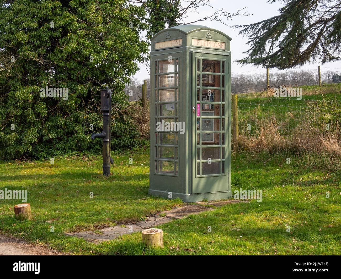 Telephone kiosk and old water pump in the hamlet of Courteenhall, Northamptonshire, UK Stock Photo