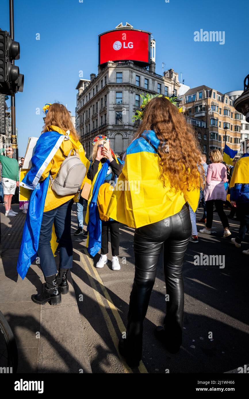 Thousands march in solidarity against the war in Ukraine. 'London Stands With Ukraine' shows the support for the Ukrainian people. Peace march London. Stock Photo