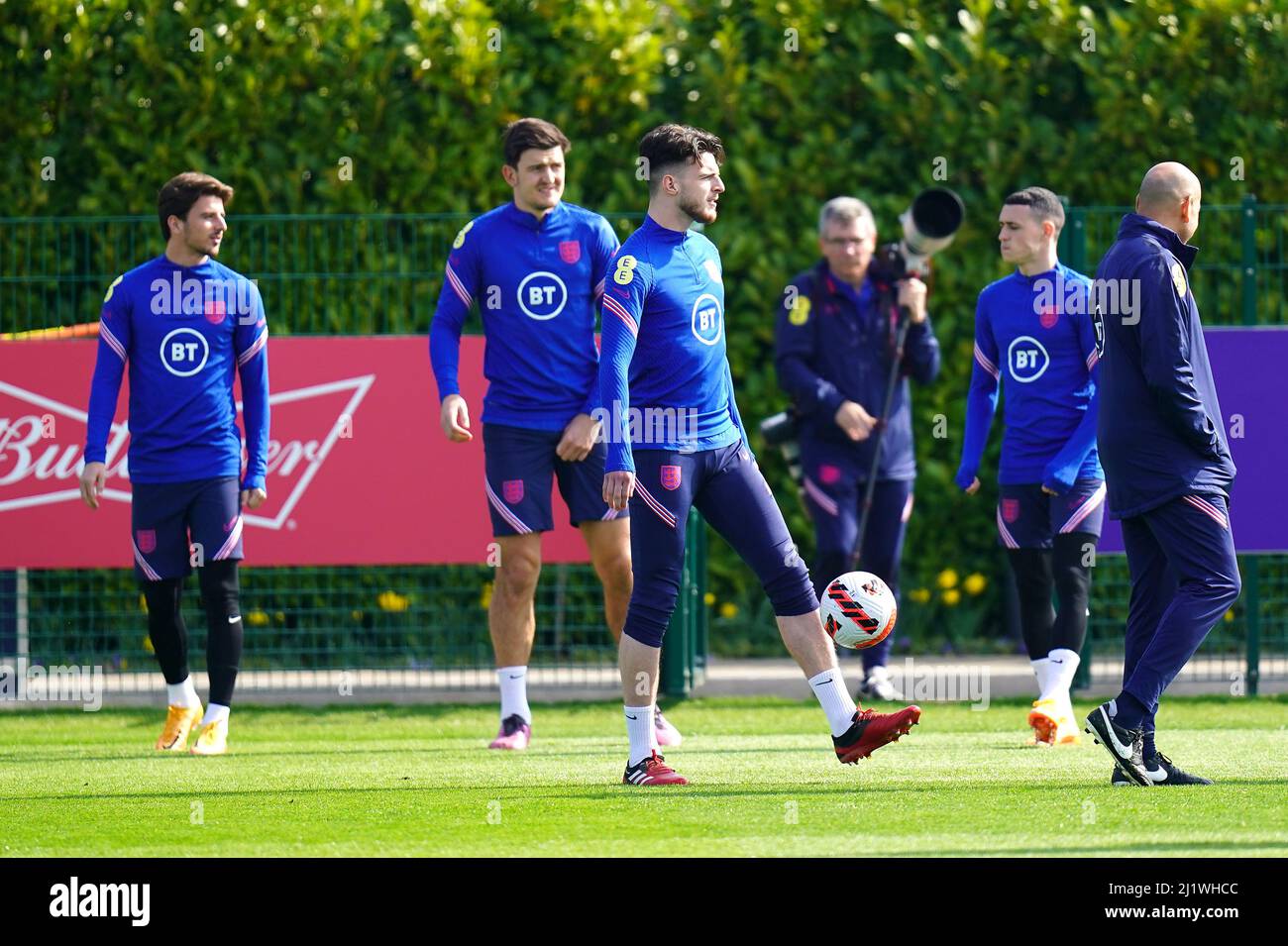 England's Declan Rice (centre) during a training session at the Hotspur ...