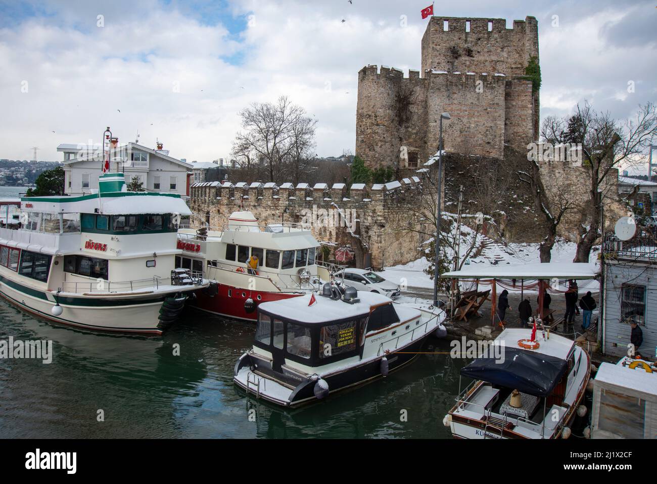 anatolian castle (anadolu hisari) in istanbul.historically known as guzelce  hisar(meaning proper castle) is a fortress located in anatolian (asian) si  Stock Photo - Alamy